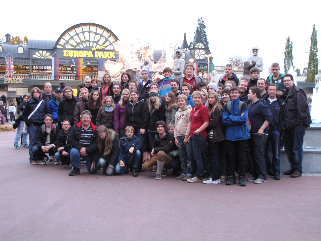 Gruppenfoto Jugend Europa Park Rust 2011 Gruppenfoto Jugend Europa Park Rust 2011